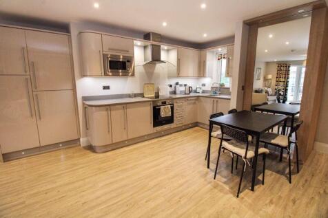 Kitchen/Dining Space