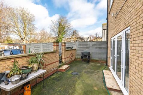 Clova Road E7