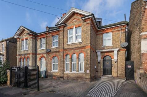 Clova Road E7