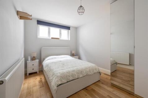 Steele Road E11