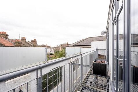 Steele Road E11