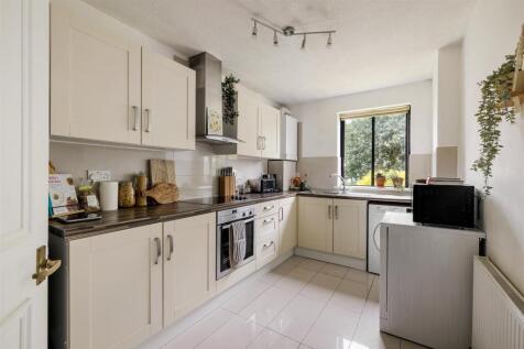 Forest Court E11