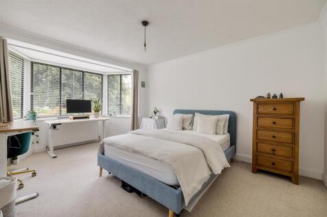 Forest Court E11