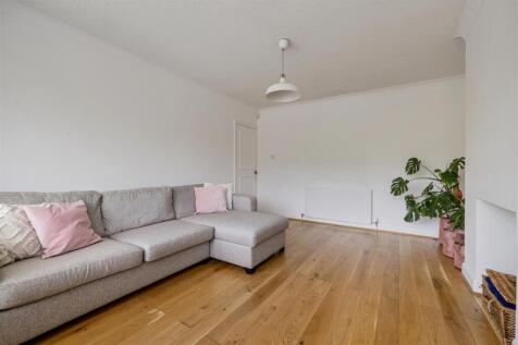 Forest Court E11