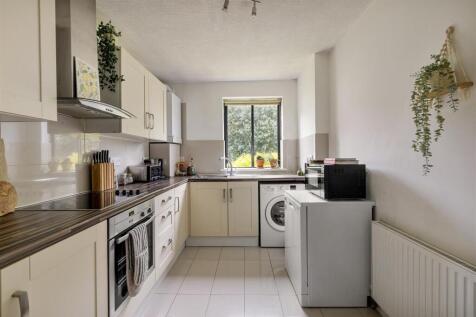 Forest Court E11