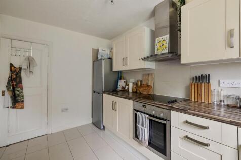 Forest Court E11