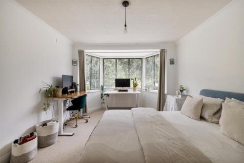 Forest Court E11