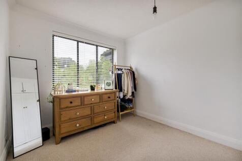 Forest Court E11