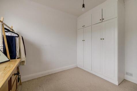 Forest Court E11