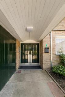 Queenswood Gardens E11