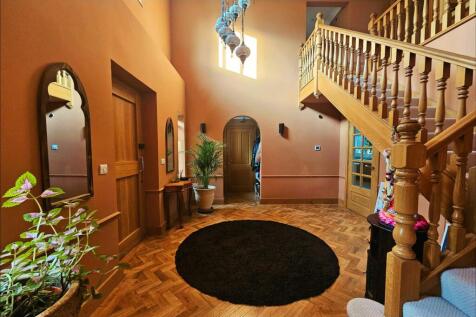 4. Hallway.jpg