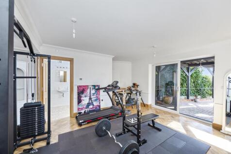 Roedean Crescent, 4-036.jpg