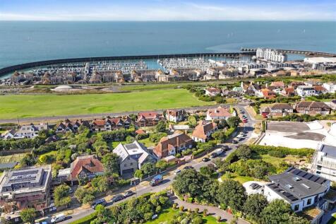 Roedean Crescent, 4-046.jpg