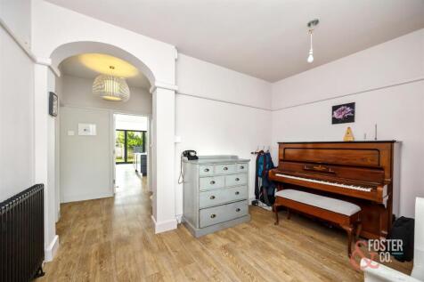 Berriedale Avenue 14-013.jpg