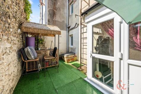 Ground Floor Flat-007.JPG