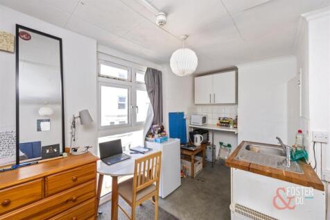 Flat 6 - 2nd Floor-005.JPG