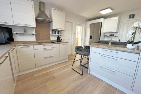 Kitchen1.jpg