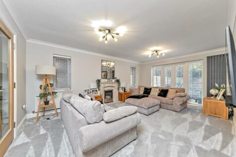 3ElderberryClose-19.jpg