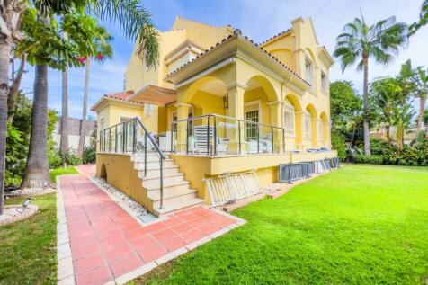 Properties for sale in Puerto Banus