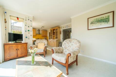 KITCHEN LIVING AREA