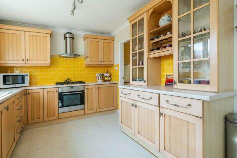 KITCHEN LIVING AREA