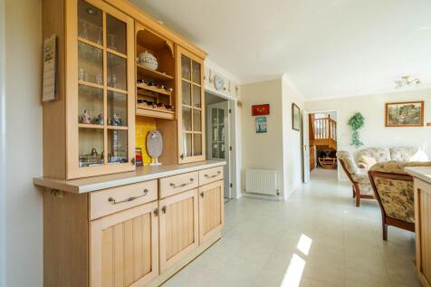 KITCHEN LIVING AREA