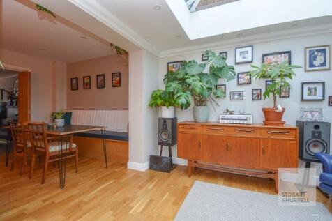 Garden Room to Dining Area 