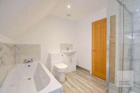 Upstairs Bathroom 