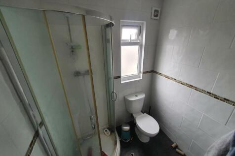 Second Floor Bathroo