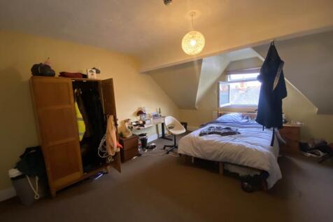 Bedroom 7 - Attic Fr