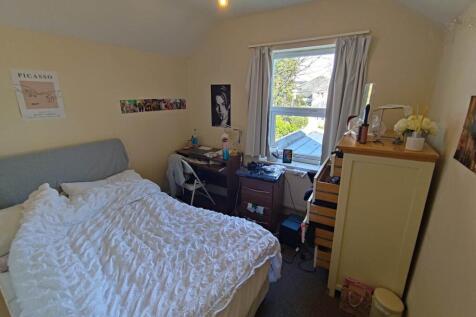 First floor rear bed