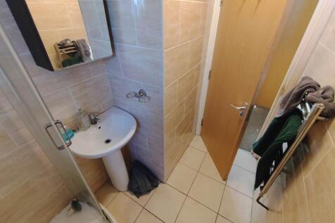 Top floor shower roo