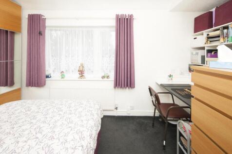 110 Yarnfield Road bedroom-5.jpg