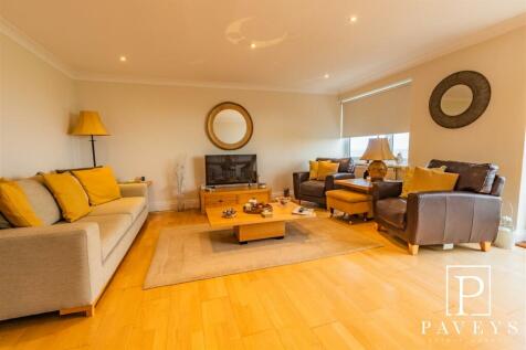LOUNGE/DINER