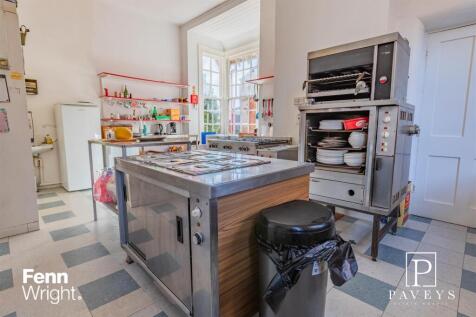 GROUND FLOOR ACCOMMODATION