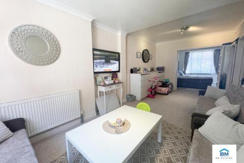 Sitting room facing e