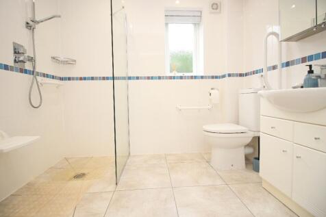 Downstairs En-Suite