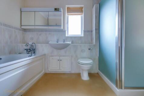 En-suite bathroom