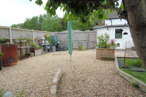 DRIVEWAY/REAR GARDEN