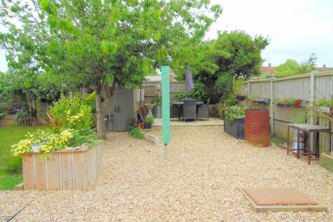 DRIVEWAY/REAR GARDEN