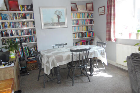 LOUNGE &amp; DINING ROOM