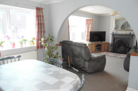 LOUNGE &amp; DINING ROOM