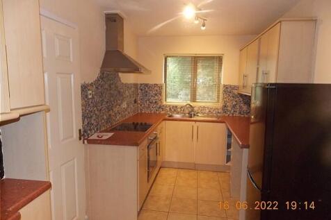 7 Gregory CI 16.6.22 Kitchen (1)