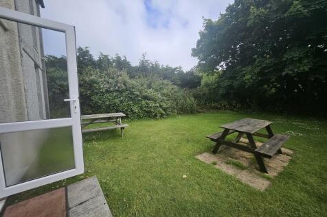 Rear seating area, from kitchen