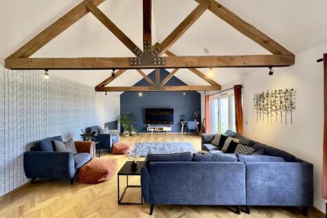 LIVING ROOM.jpeg