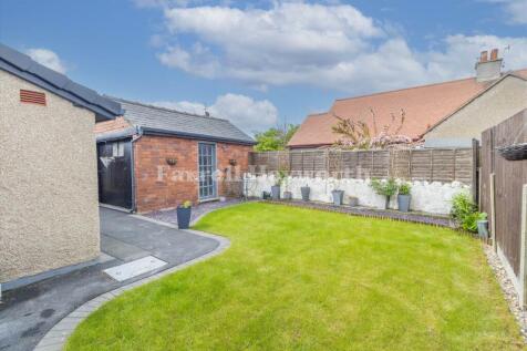 Rear Flat Garden Vie