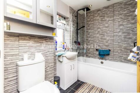 Appartment bathroom