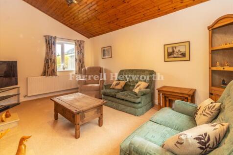 Lounge image 2