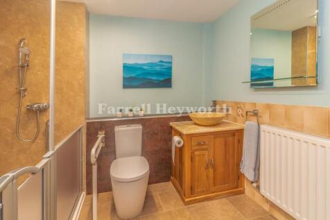En suite image 2