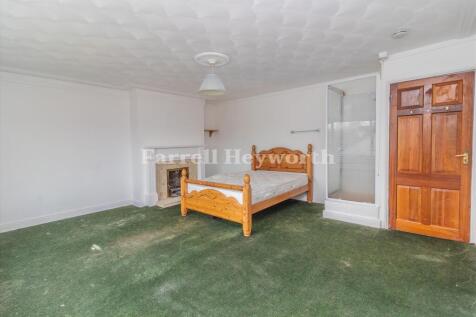 First Floor Rear Bed